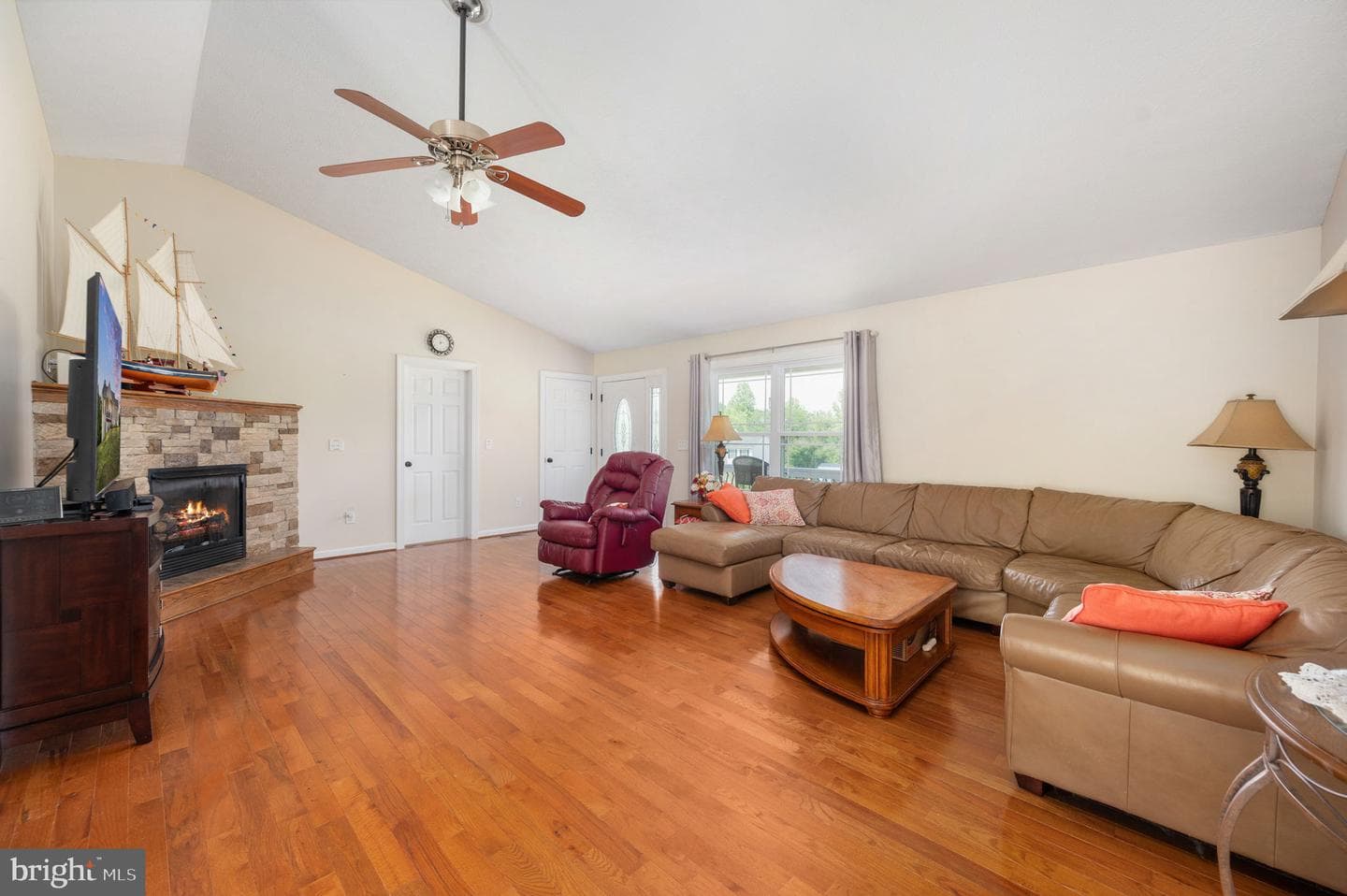 160 Lancaster Court photo 23