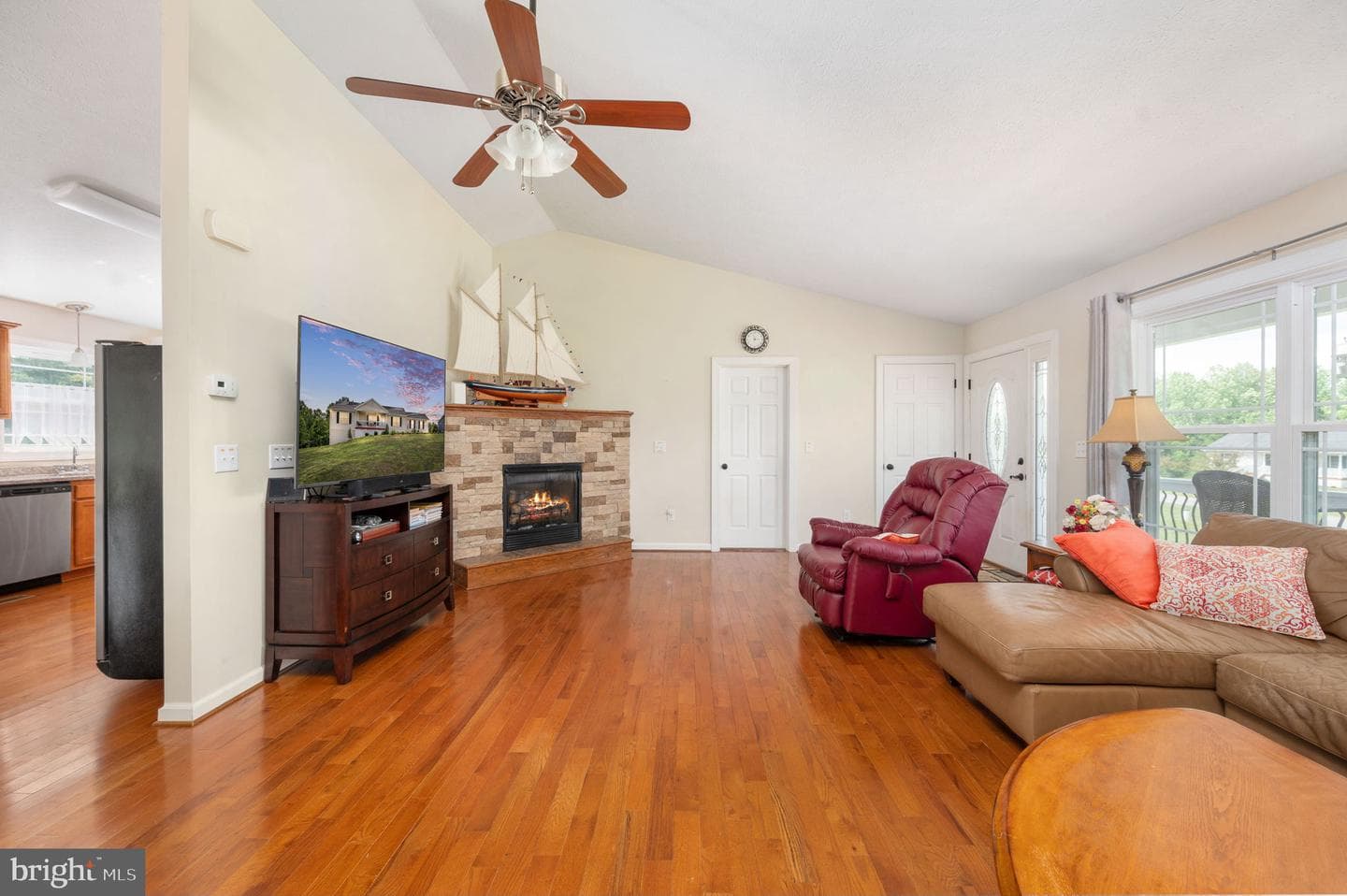 160 Lancaster Court photo 24