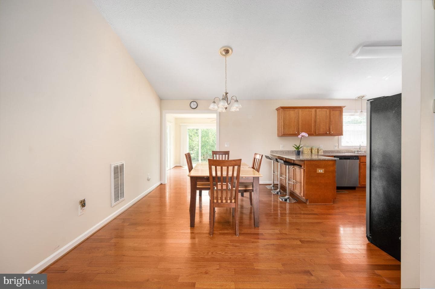 160 Lancaster Court photo 25