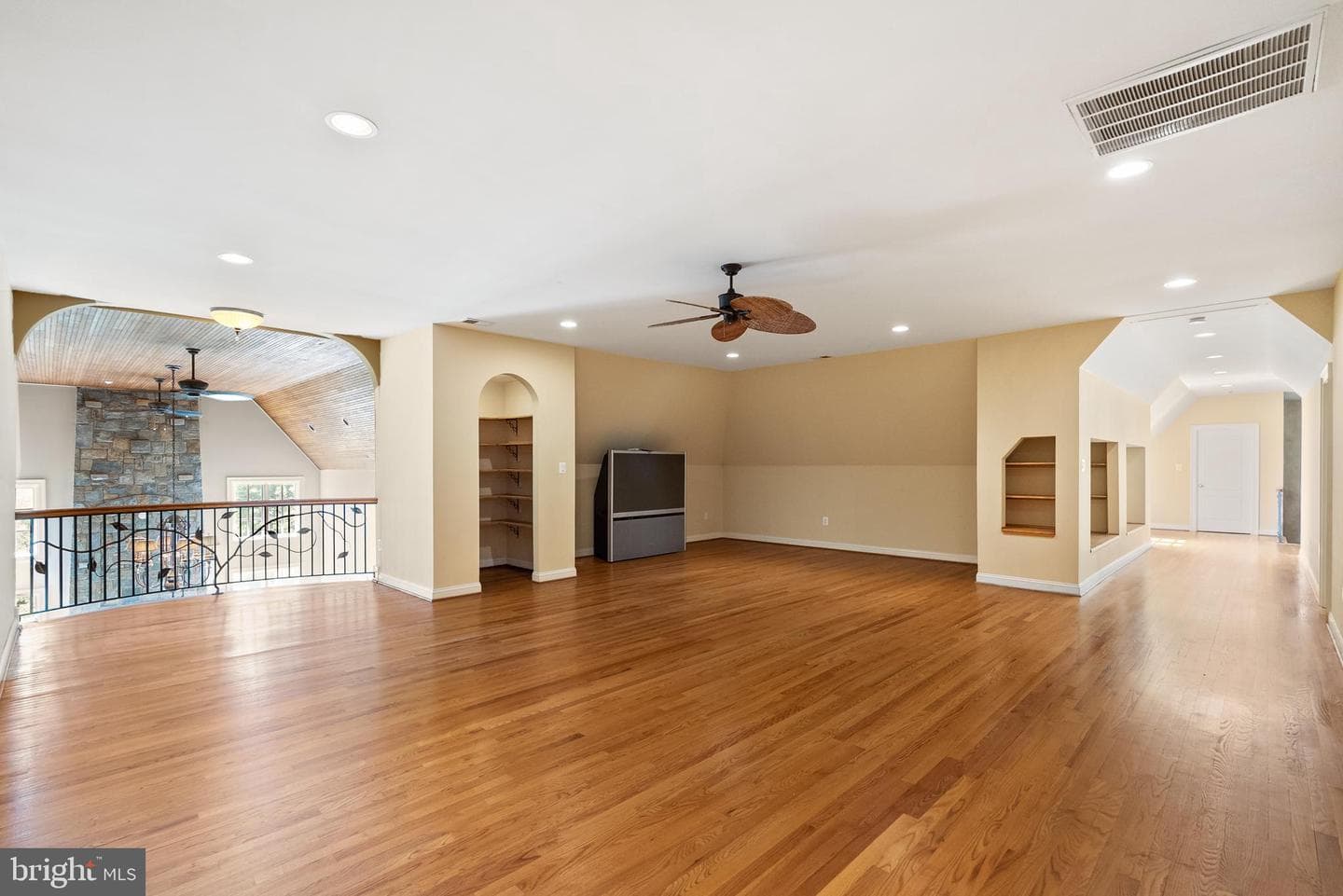 38793 Chelten Lane photo 32