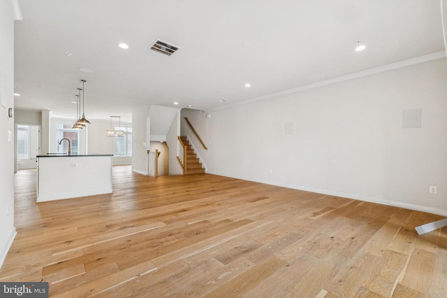 43186 Mongold Square photo 8