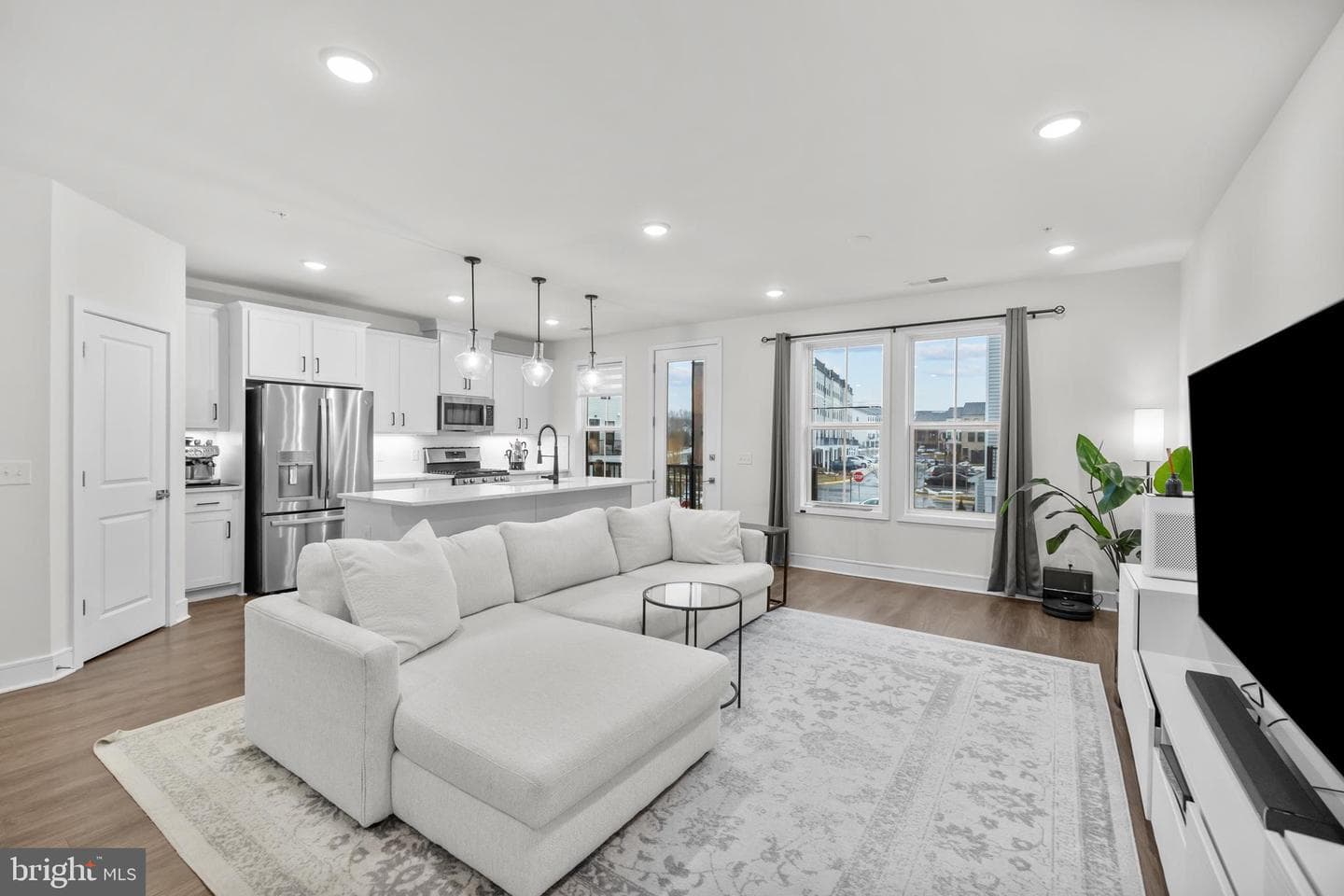 43255 Farringdon Square photo 3
