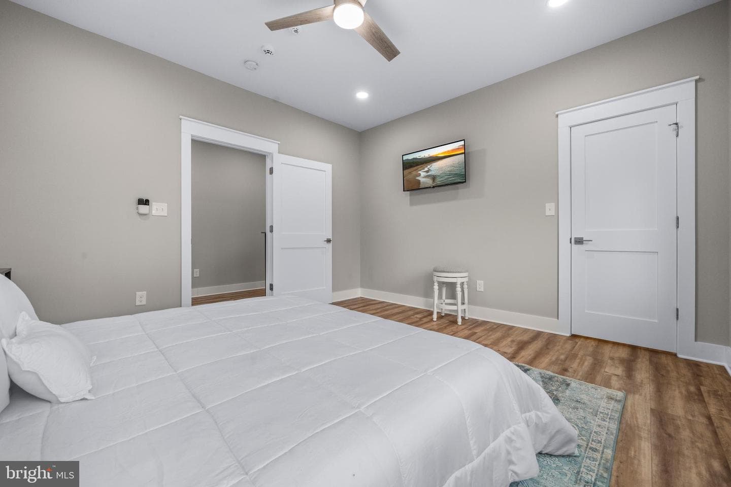 13537 Hanging Rock Lane photo 5