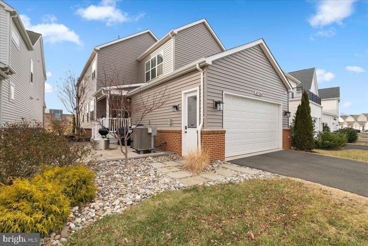 42104 Creighton Road photo 52