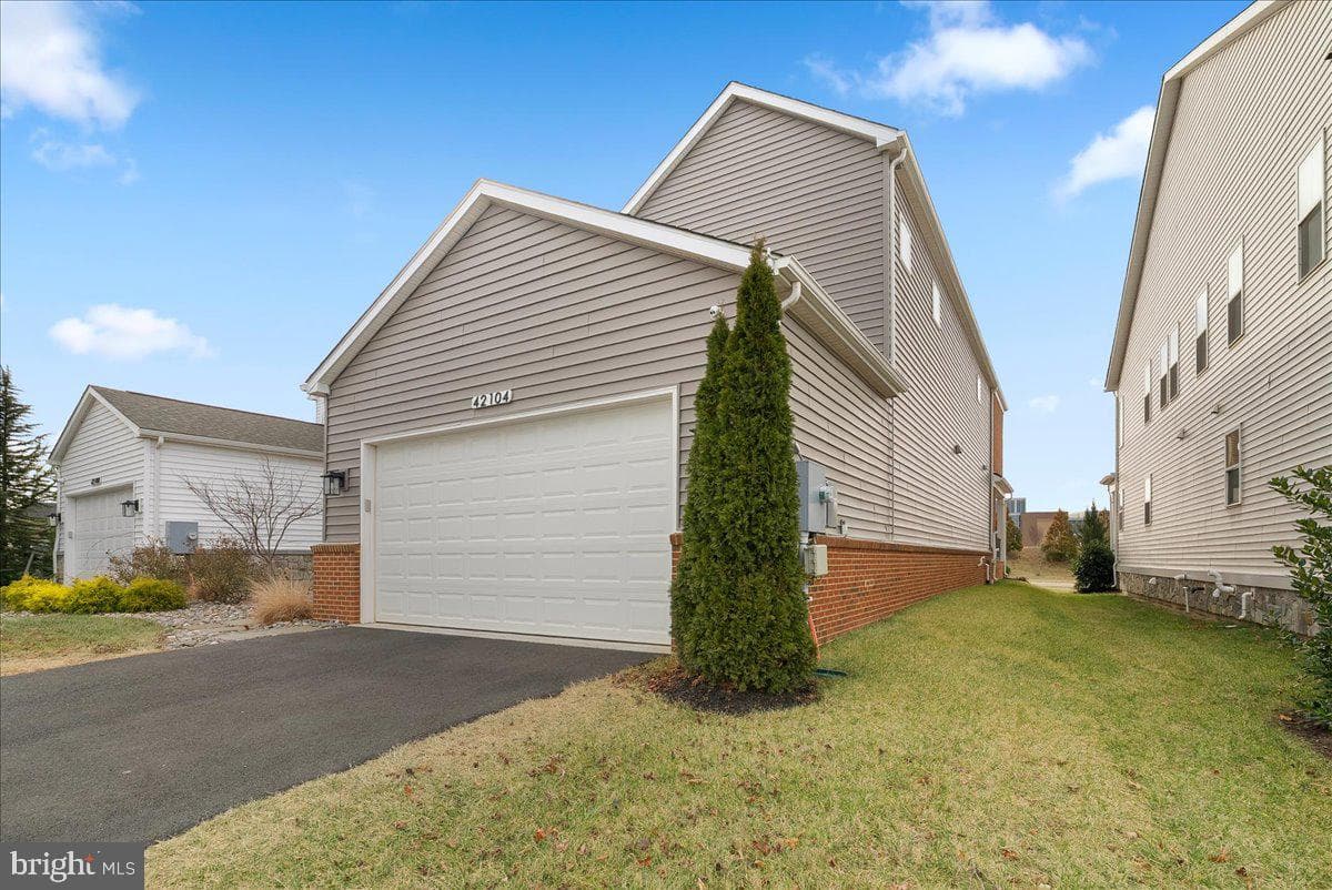 42104 Creighton Road photo 53
