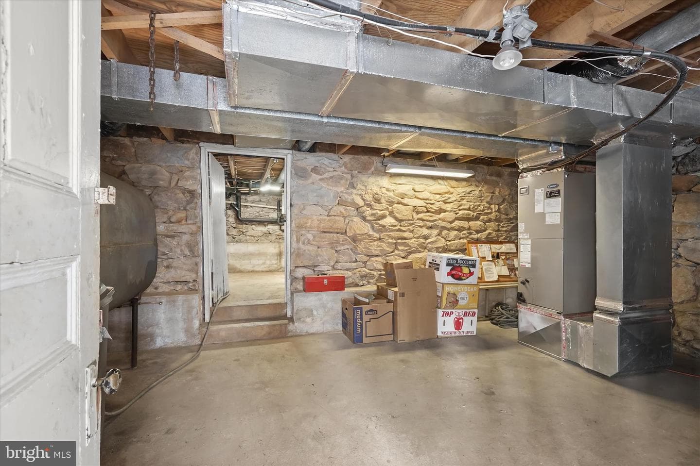 13587 Hanging Rock Lane photo 26