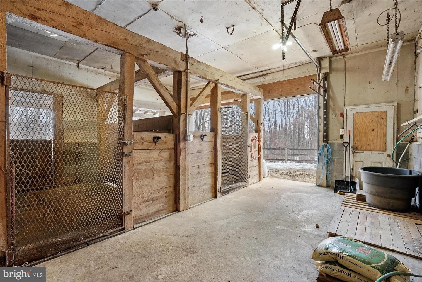 13587 Hanging Rock Lane photo 29