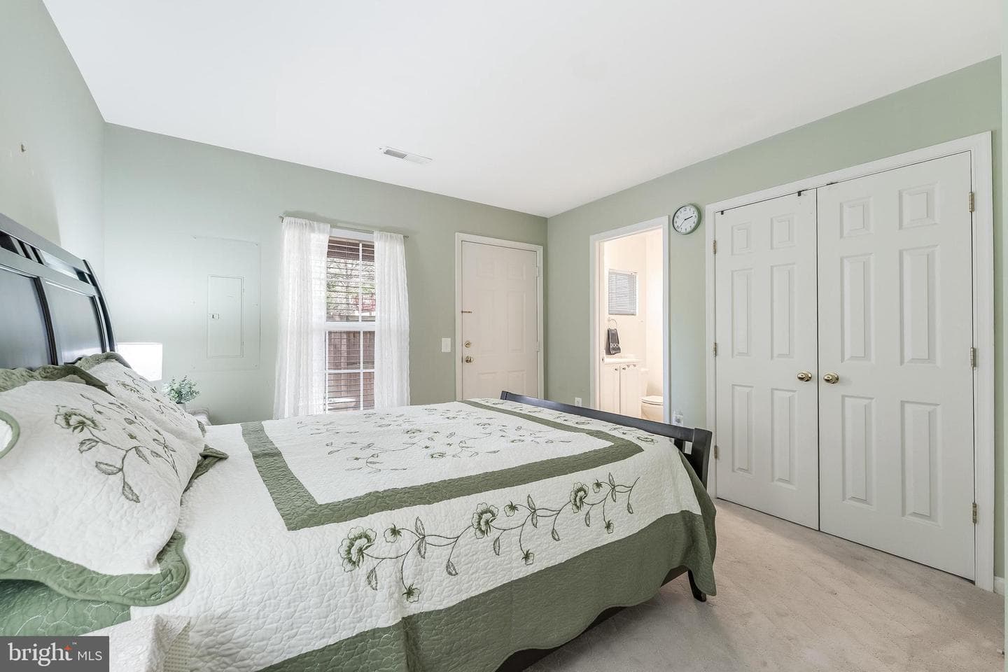 23097 Fontwell Square photo 34