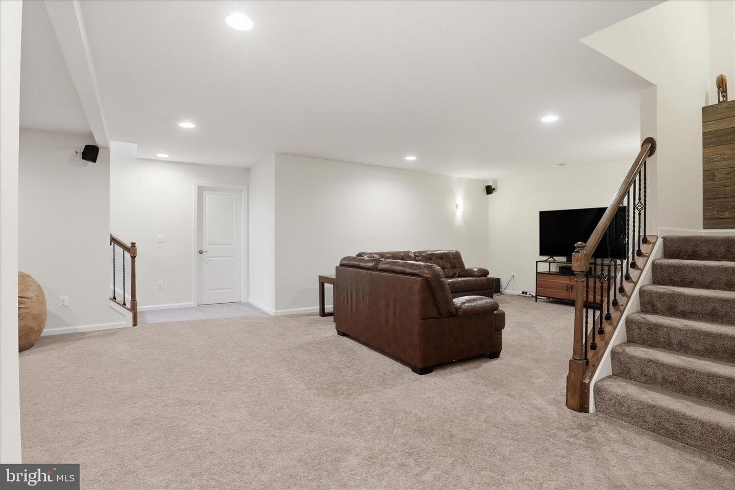 1018 Laconian Street SE photo 37