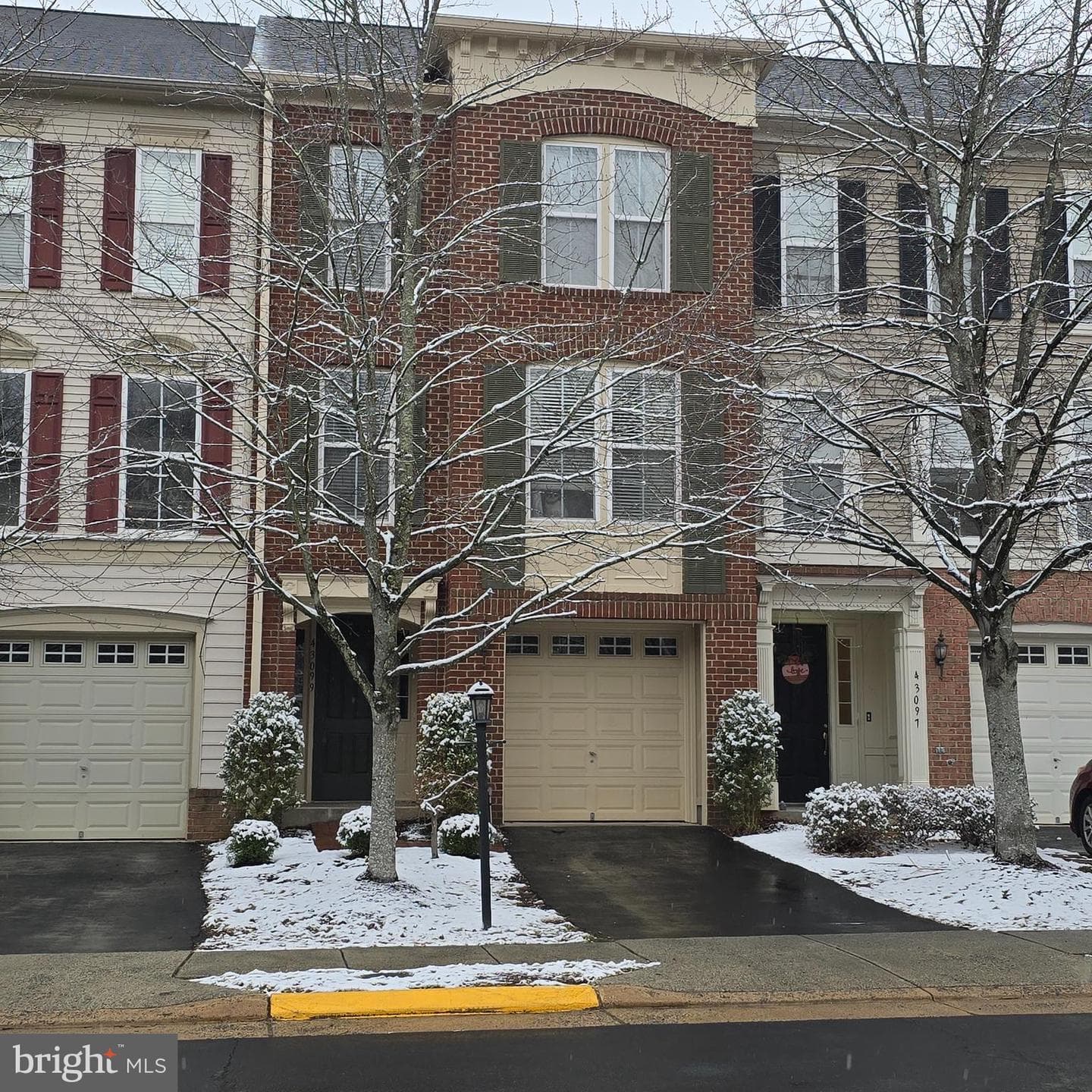 43099 Hunters Green Square