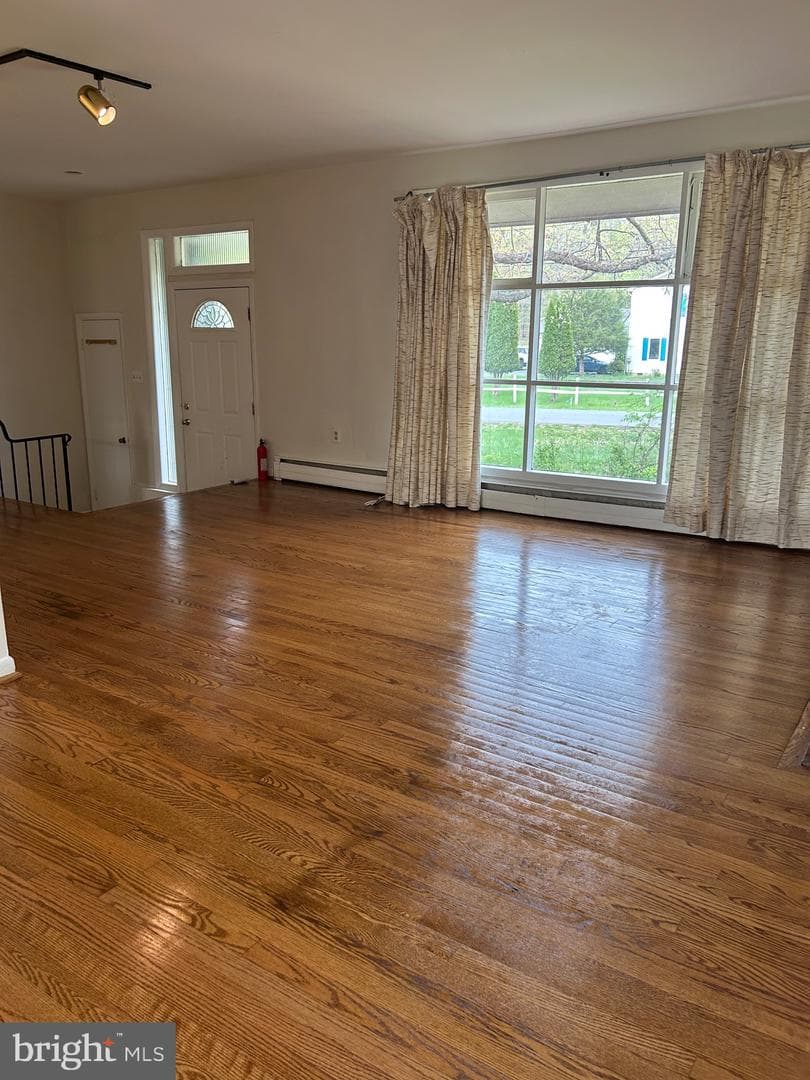 20209 Redrose Drive photo 4
