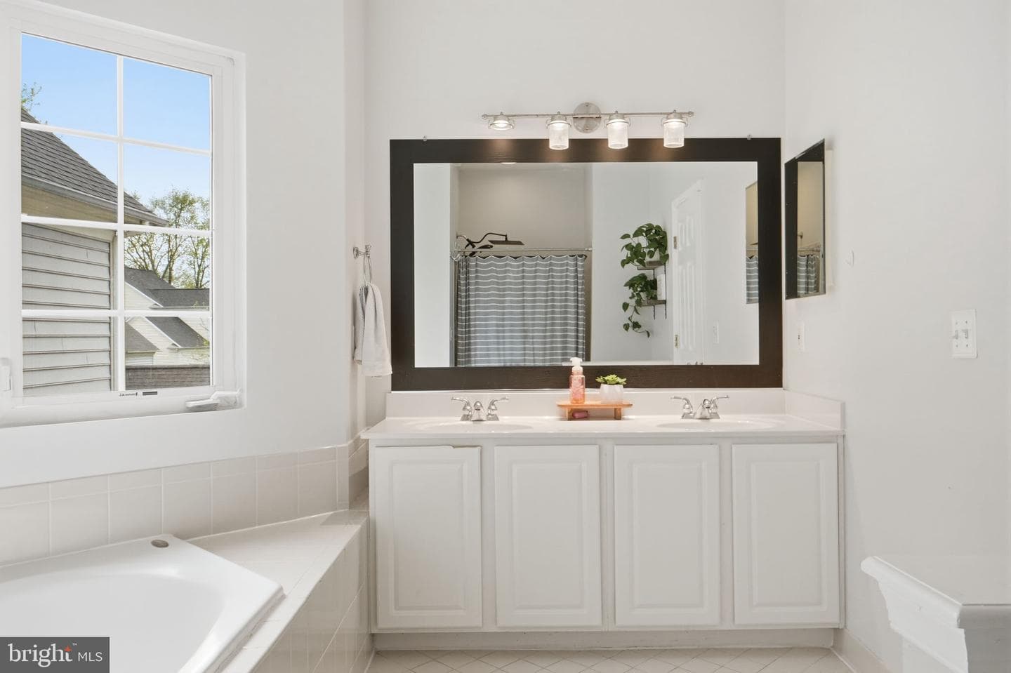 513 Gentlewood Sq photo 27