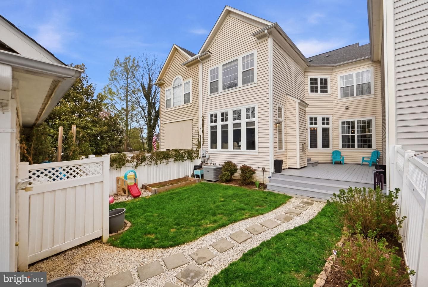 513 Gentlewood Sq photo 44