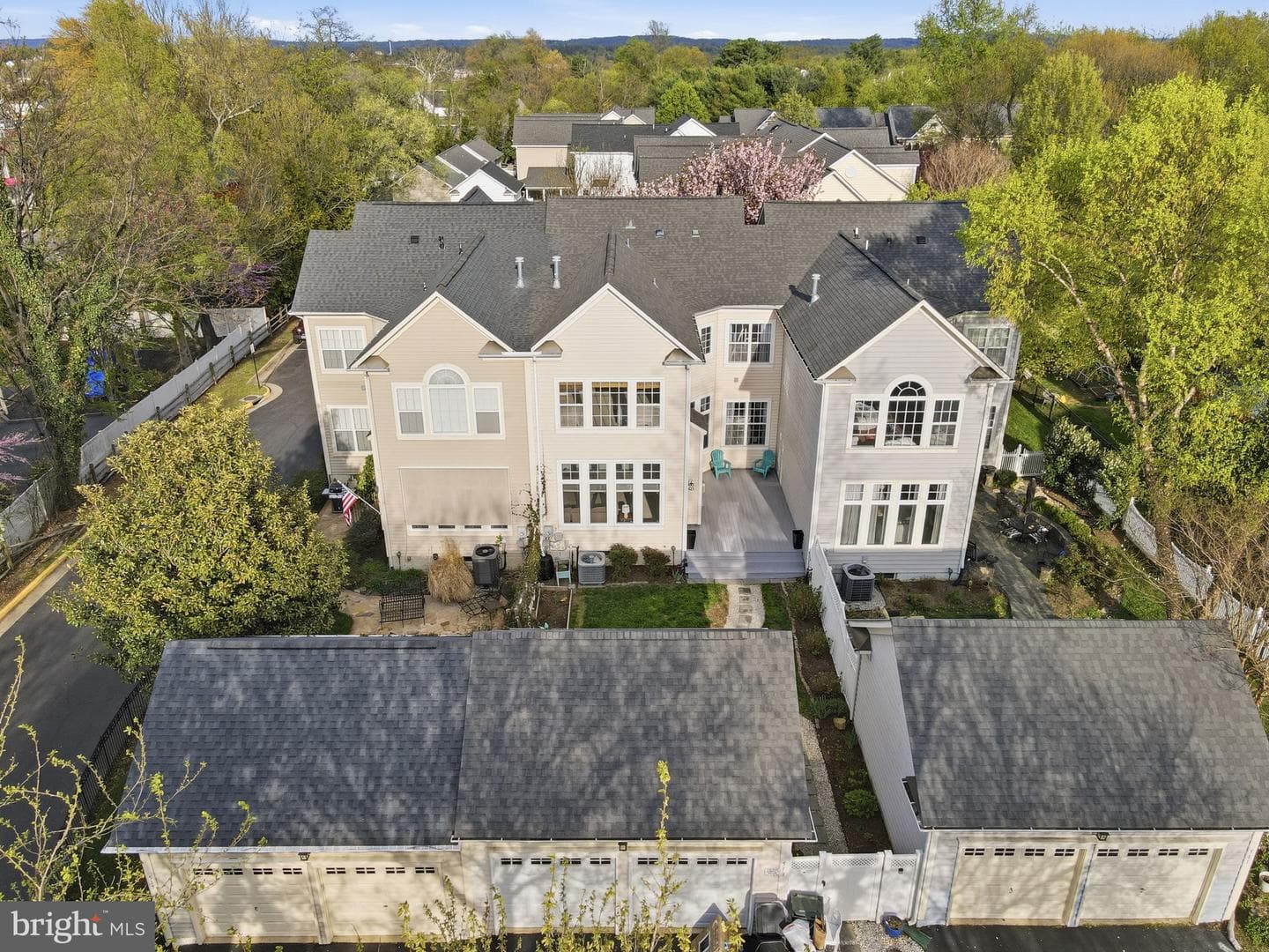 513 Gentlewood Sq photo 47