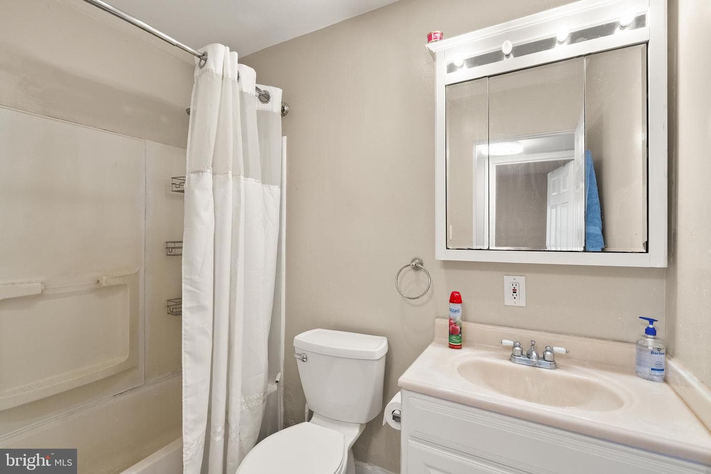 1301 N Amelia Street photo 20