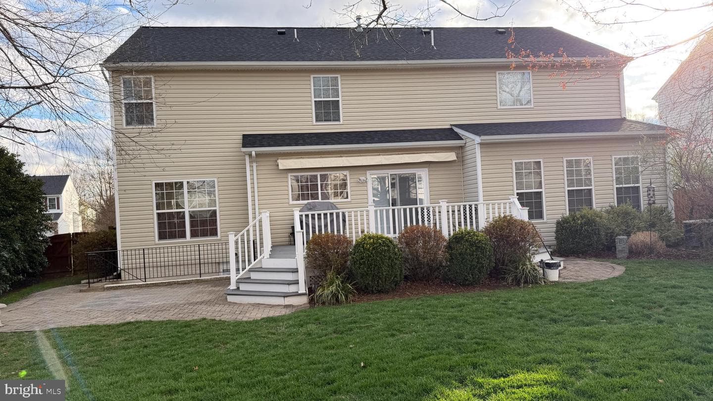 912 Towering Oak Court photo 2