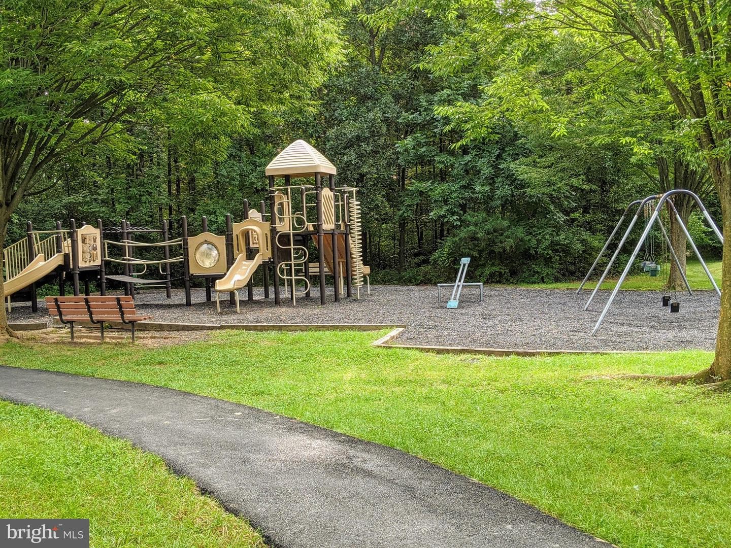 28 Bedford Drive photo 53