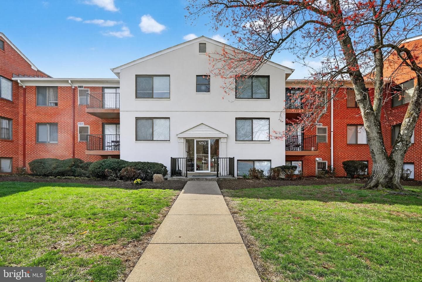125 Clubhouse Drive SW #6