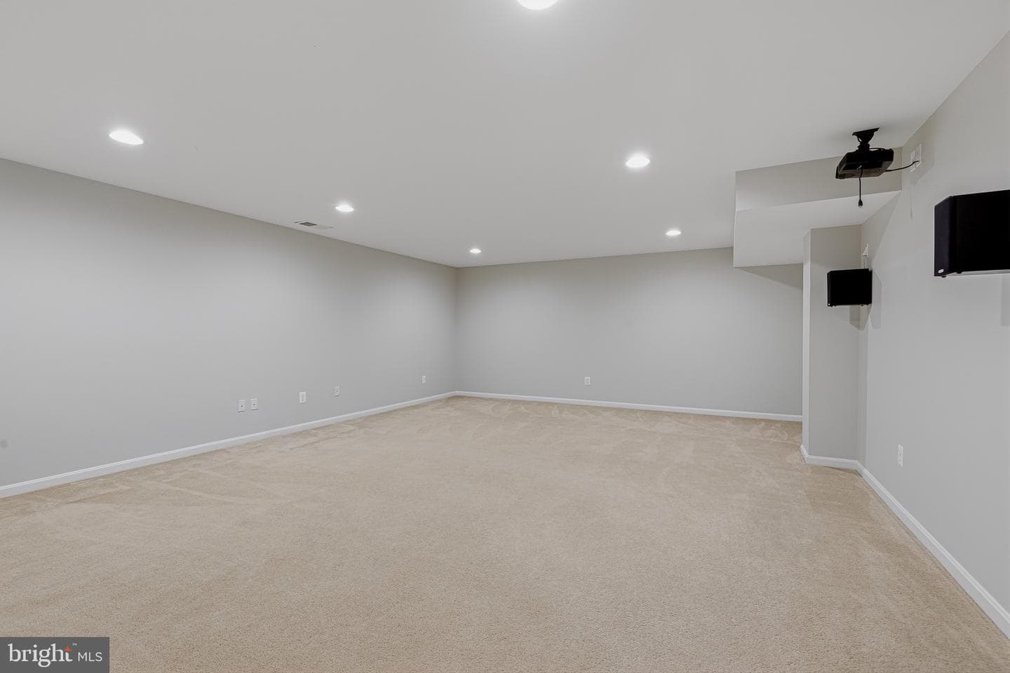 43172 Nikos Street photo 33