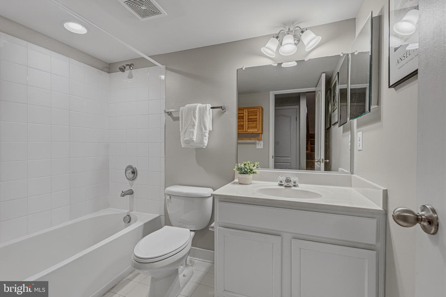 43172 Nikos Street photo 35