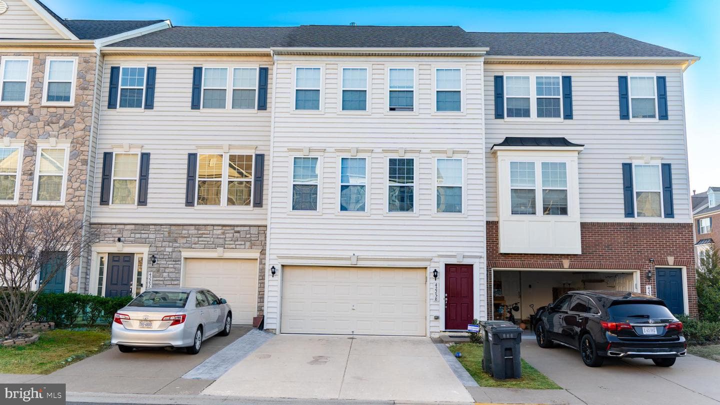 42258 Dean Chapel Square