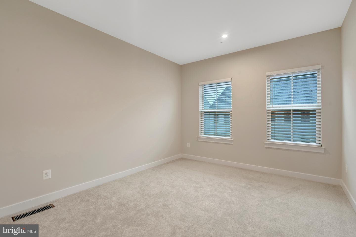 42558 Invergordon Terrace photo 31