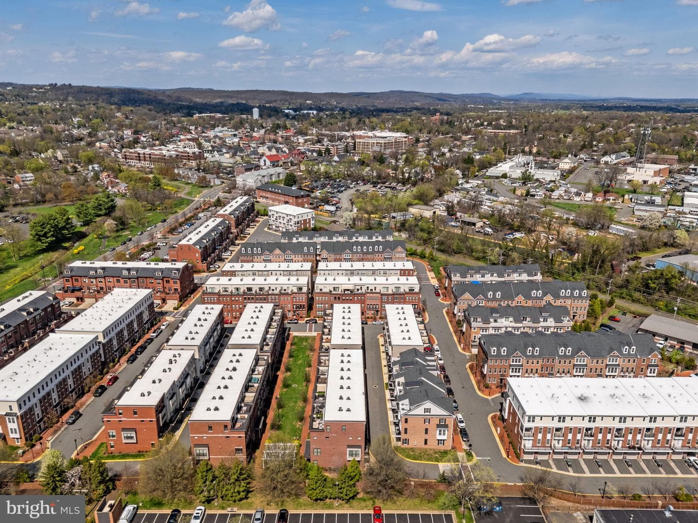 459 Haupt Square SE photo 70
