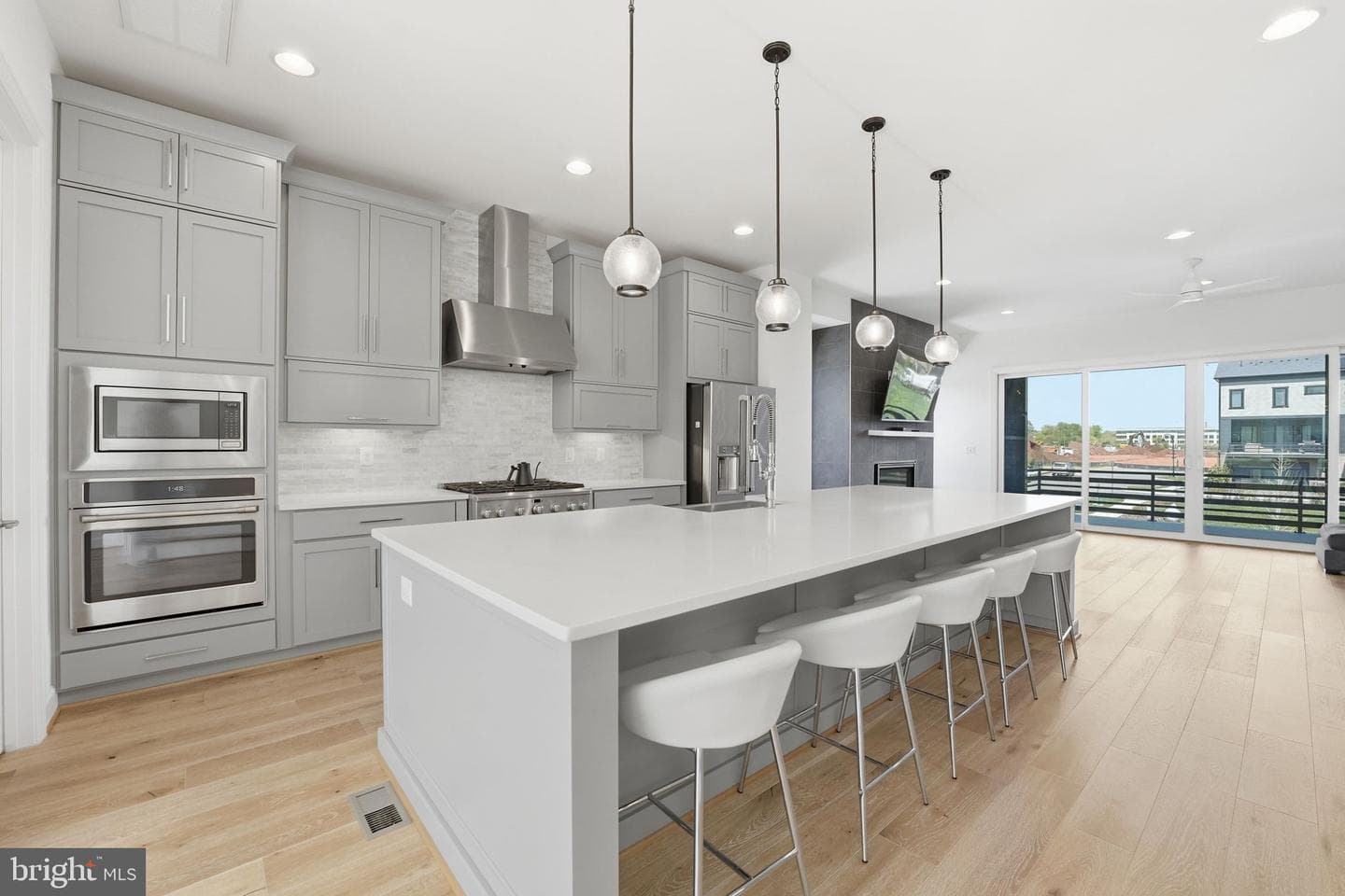 20230 Taft Terrace photo 2