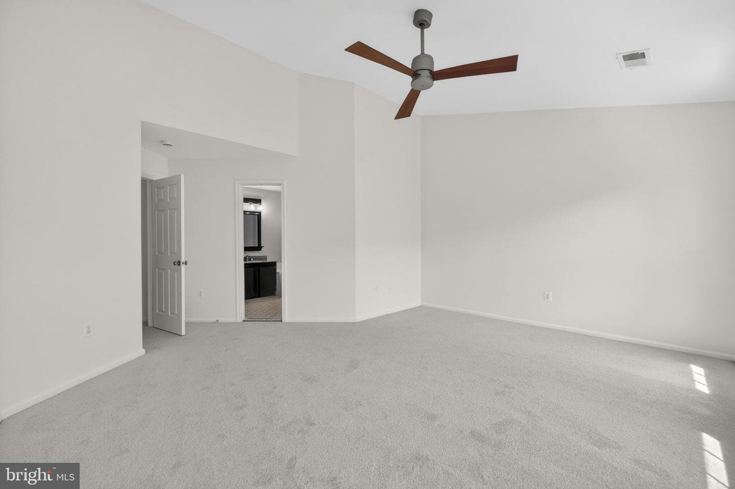 47697 Whirlpool Square photo 19