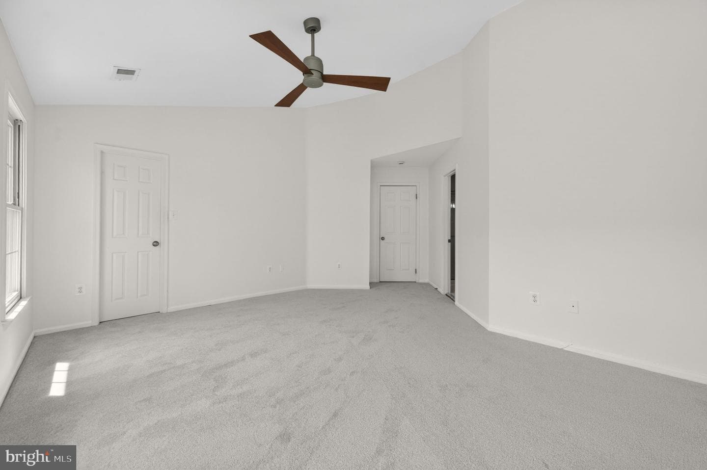 47697 Whirlpool Square photo 22