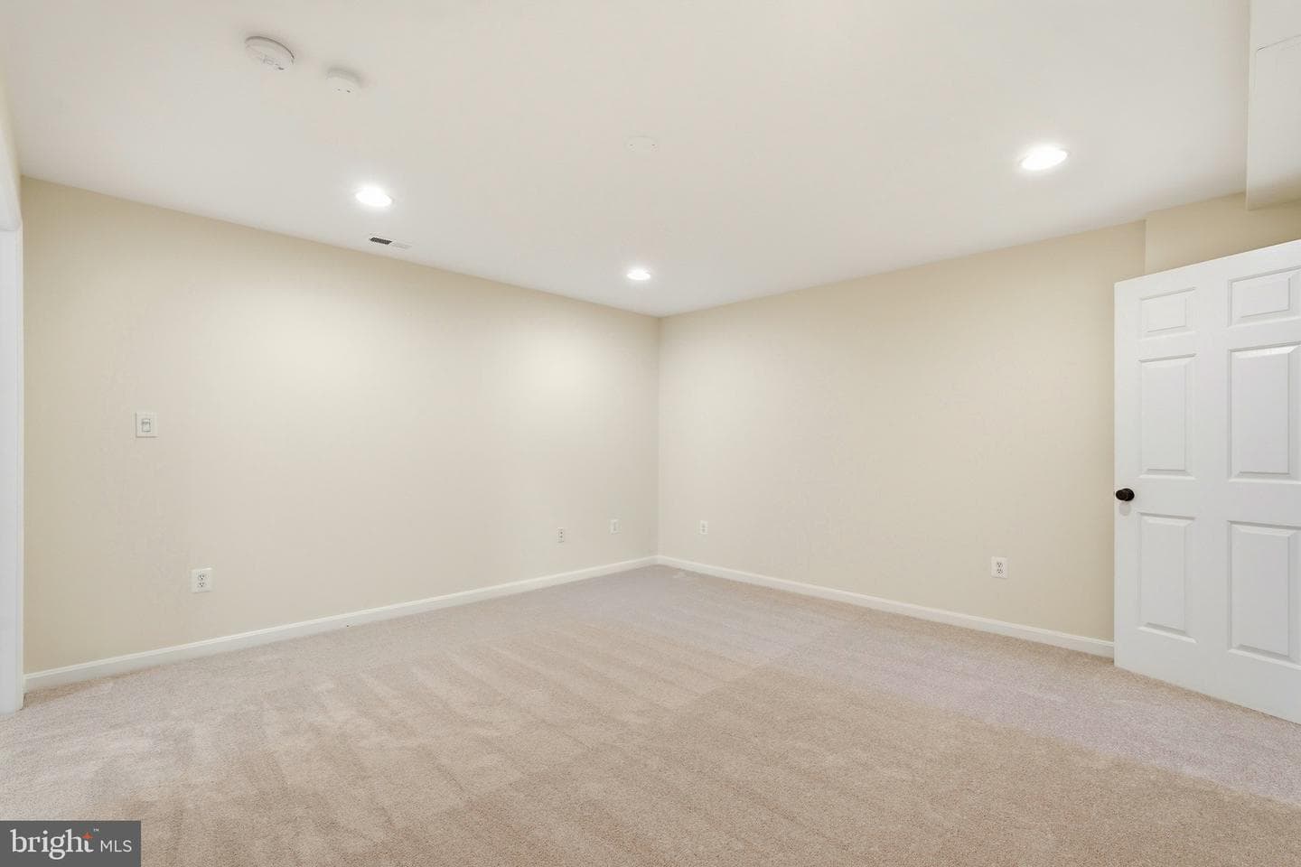 210 Foxborough Drive SW photo 64