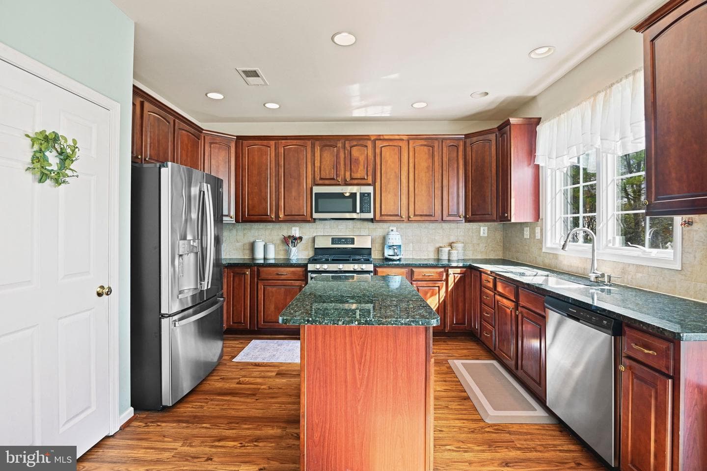 22845 Queensbridge Drive photo 6