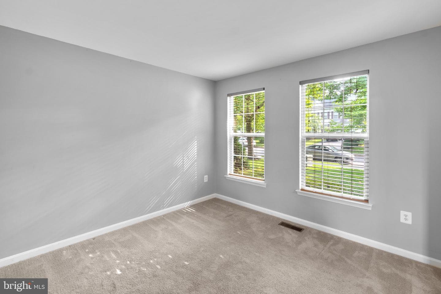 17538 Falls Place photo 5