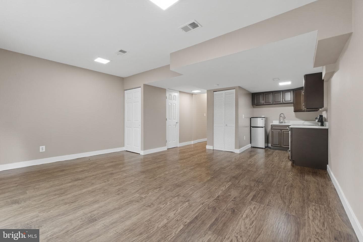 614 Giles Place photo 11