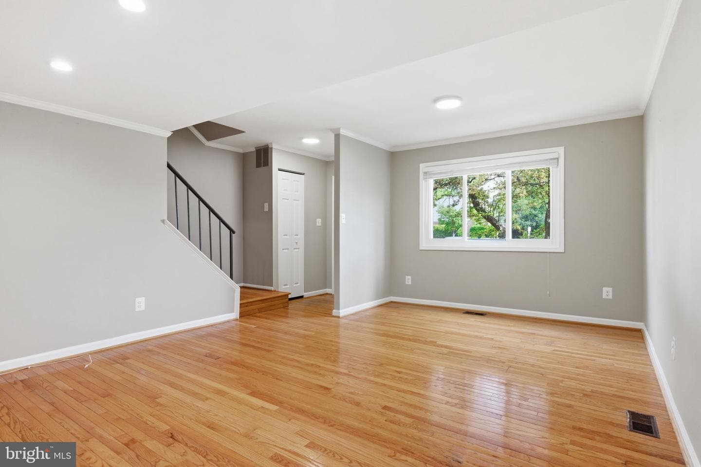 614 Giles Place photo 20