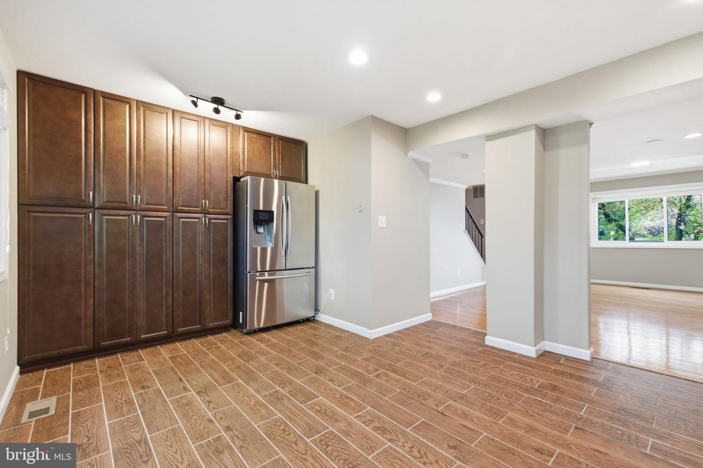 614 Giles Place photo 23