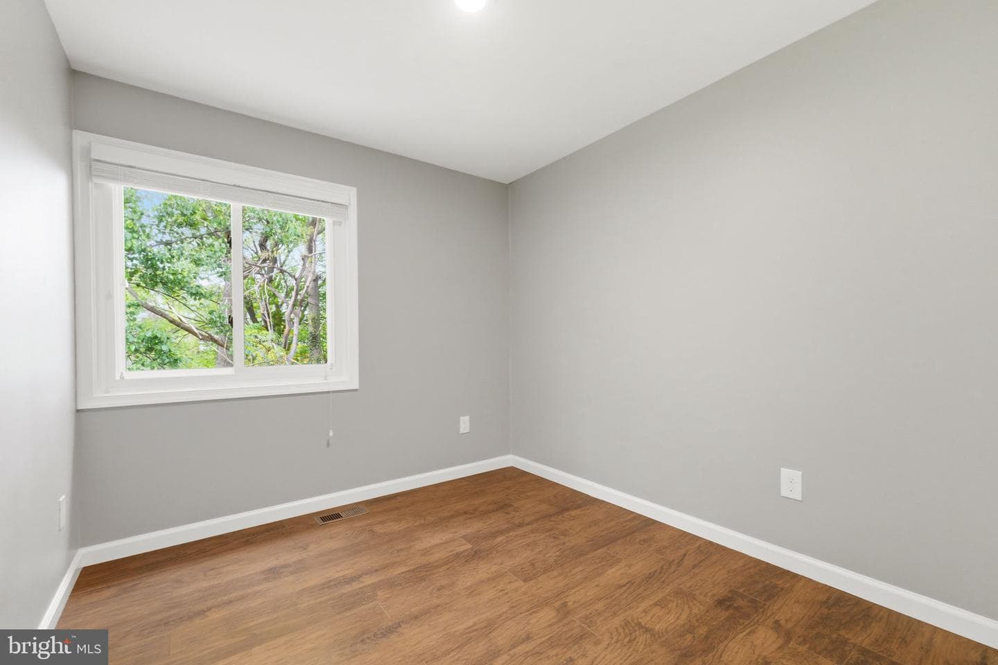 614 Giles Place photo 37