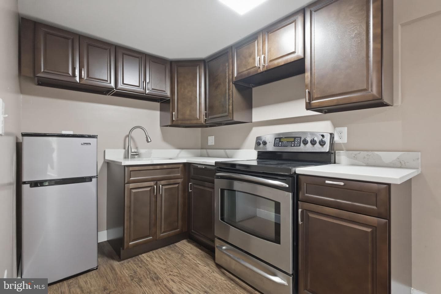 614 Giles Place photo 51