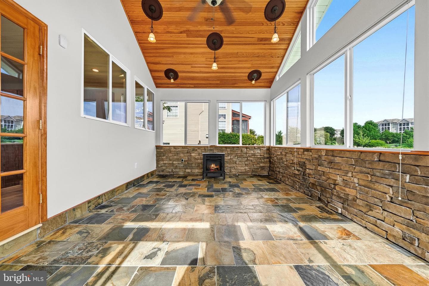 862 Macalister Drive SE photo 30