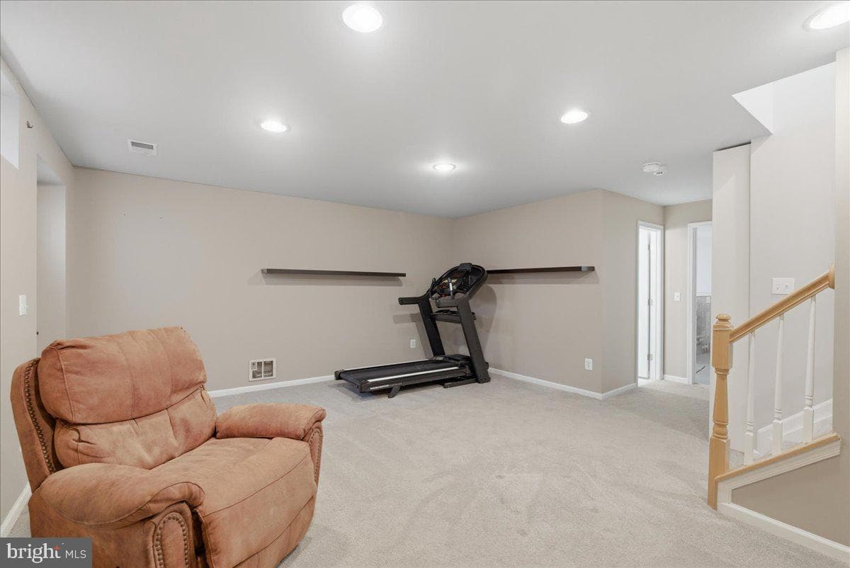 20361 Hartwell Street photo 29