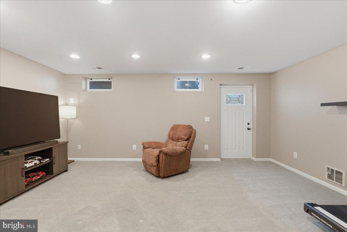 20361 Hartwell Street photo 31