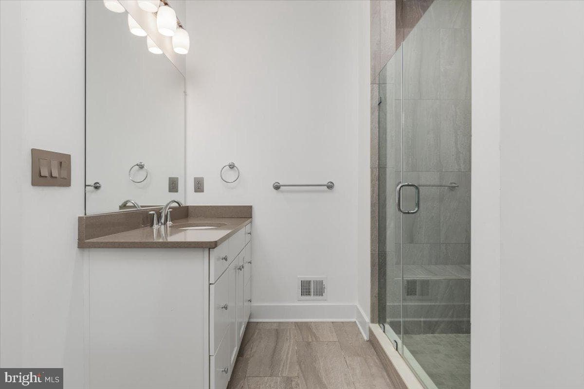 44824 Tiverton Square photo 18