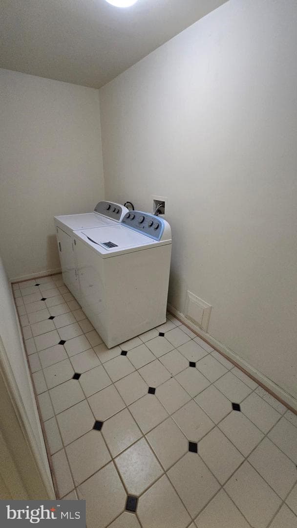 643 Mcleary Square SE photo 30