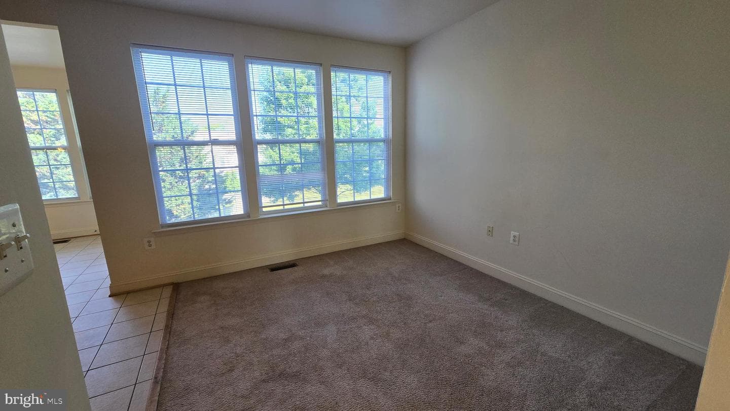 643 Mcleary Square SE photo 5