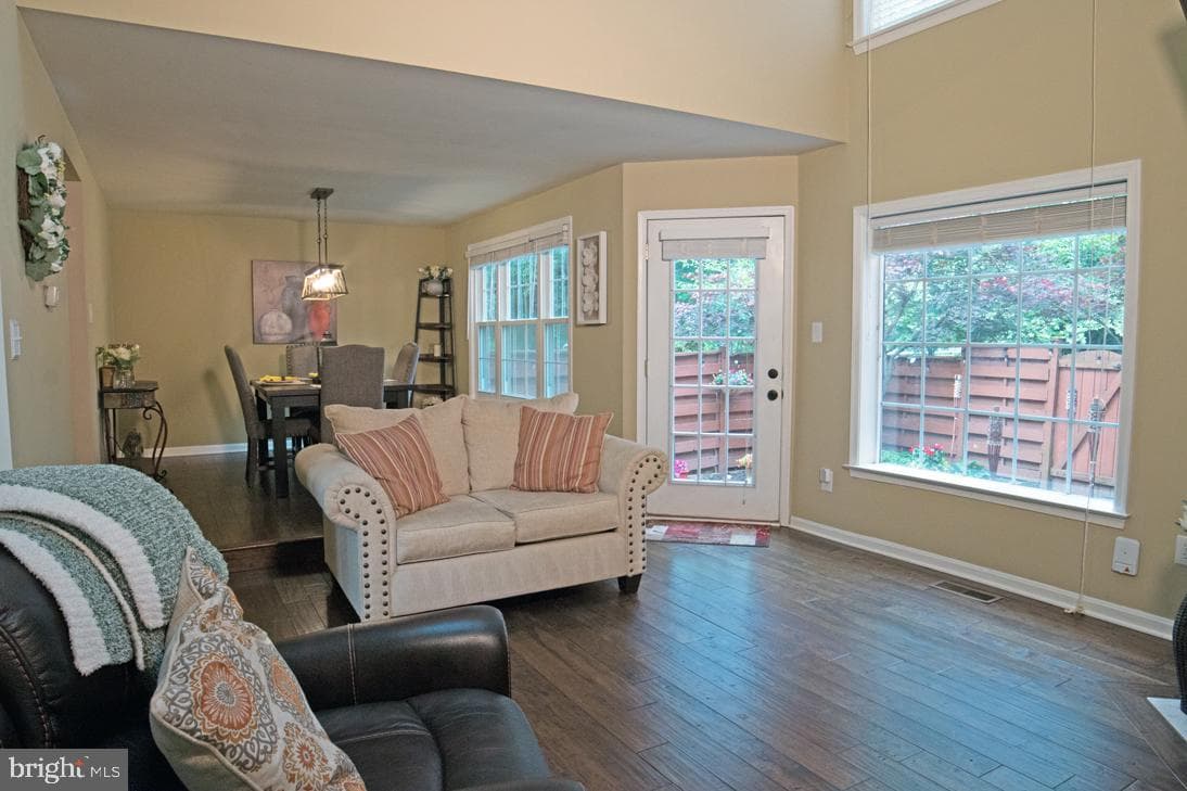 21186 Vineland Square photo 10