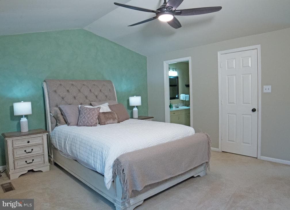 21186 Vineland Square photo 15