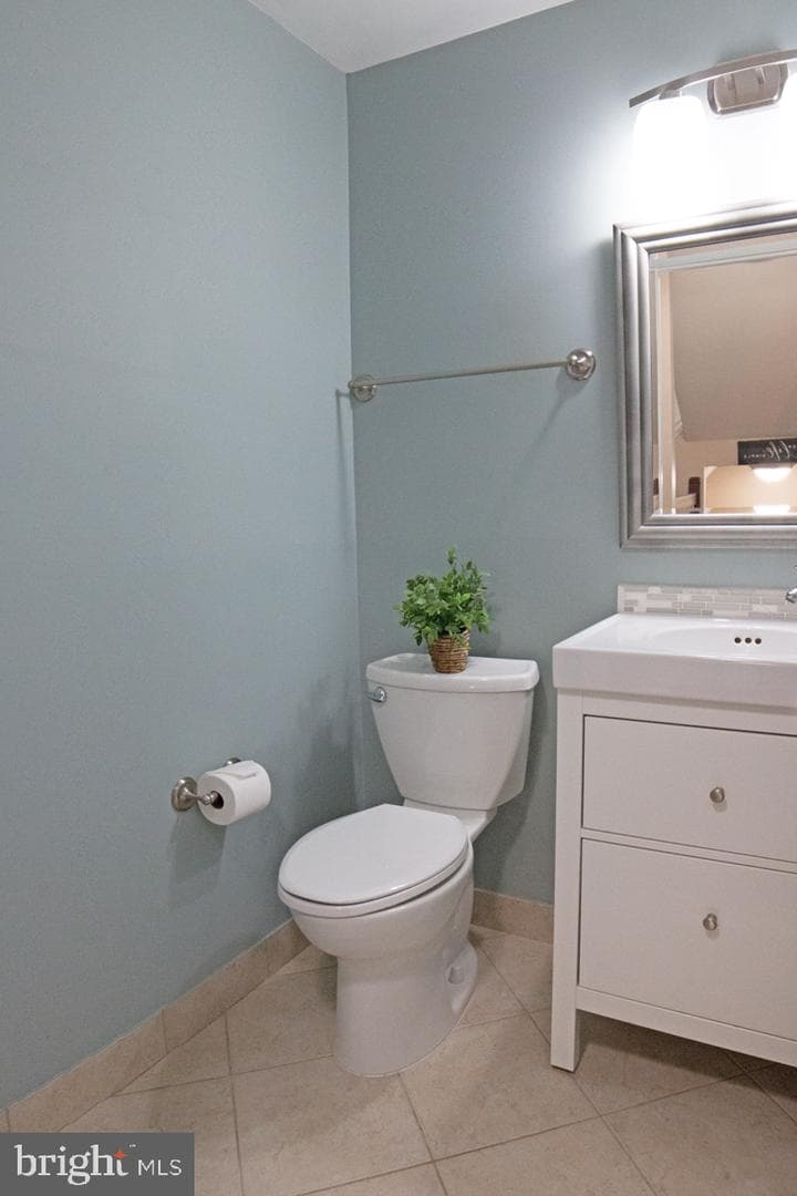21186 Vineland Square photo 9