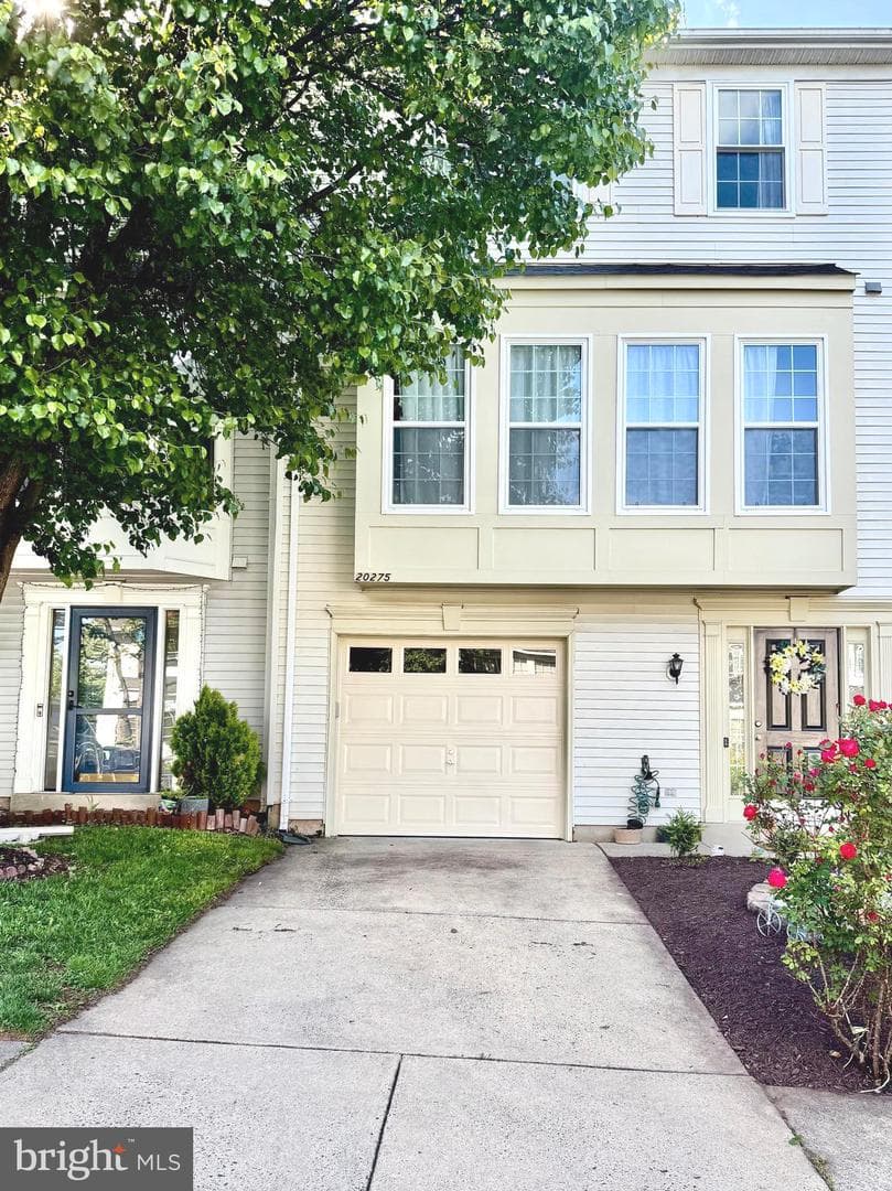 20275 Glenrobin Terrace photo 2