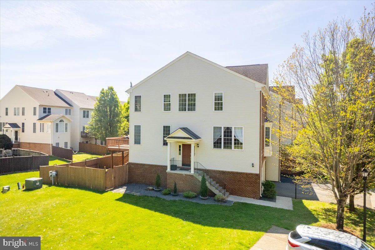 210 Elder Terrace photo 2