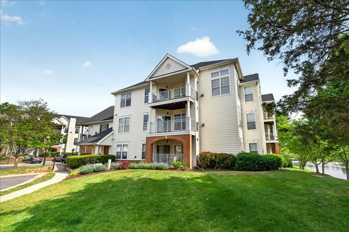 25280 Lake Shore Square #205 photo 3